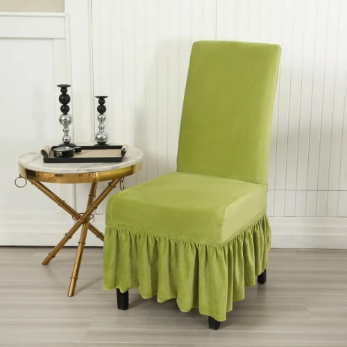 Aksamitny pokrowiec na krzesło z falbaną - Be Yourself.jpeg