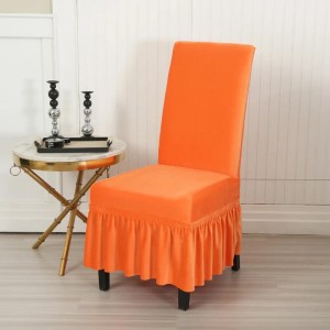 Aksamitny pokrowiec na krzesło z falbaną - Papaya