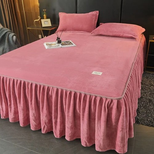 Welurowy - aksamitny pokrowiec na materac z falbaną - Hot Pink.jpeg