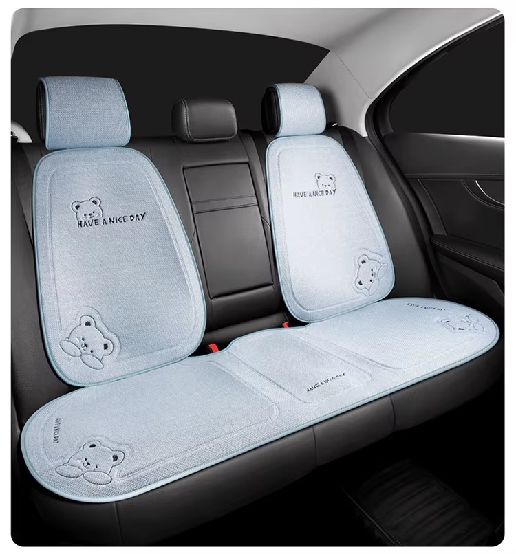 Niebieskie pokrowce na tylne siedziska foteli samochodowych
