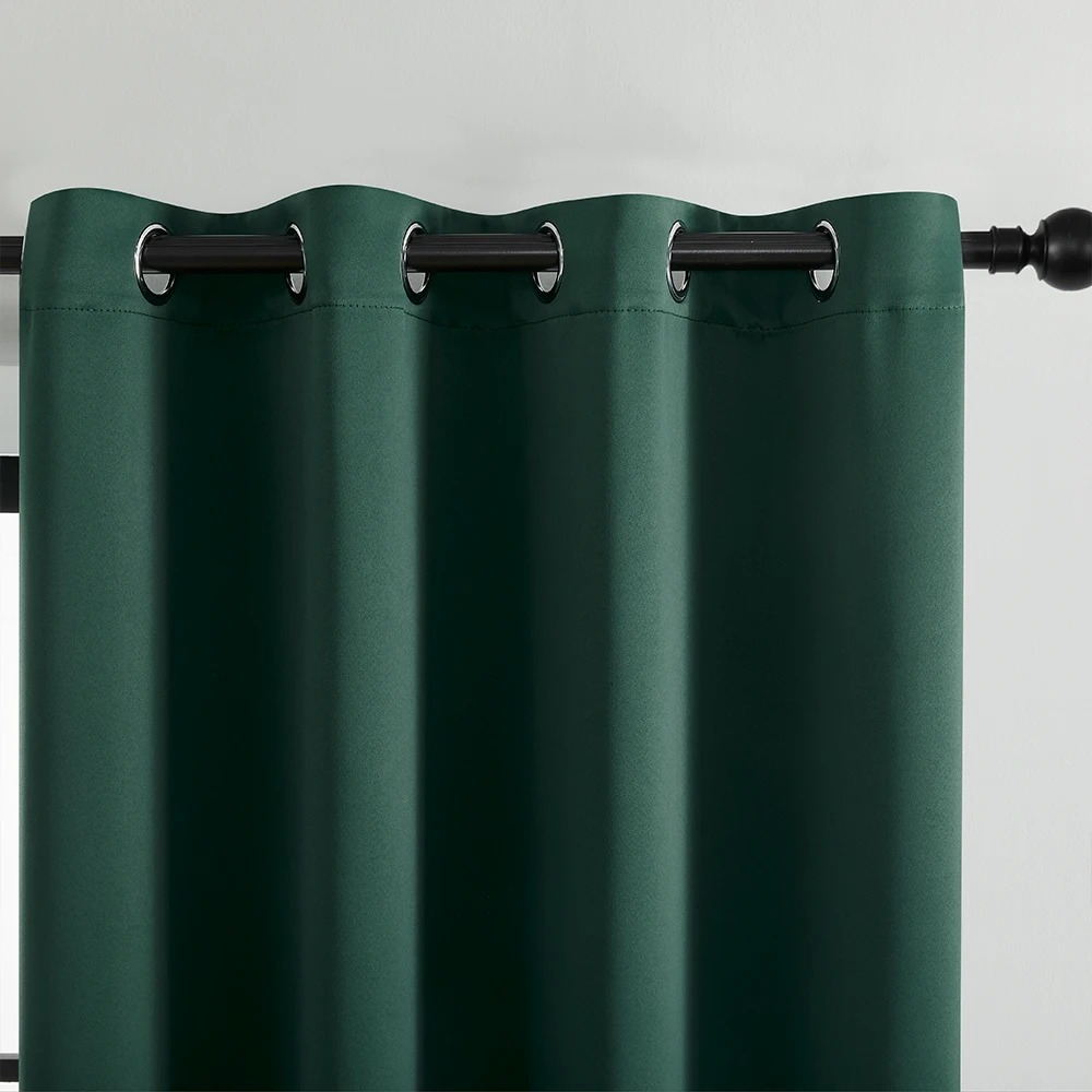 Zaciemniające zasłony do salonu