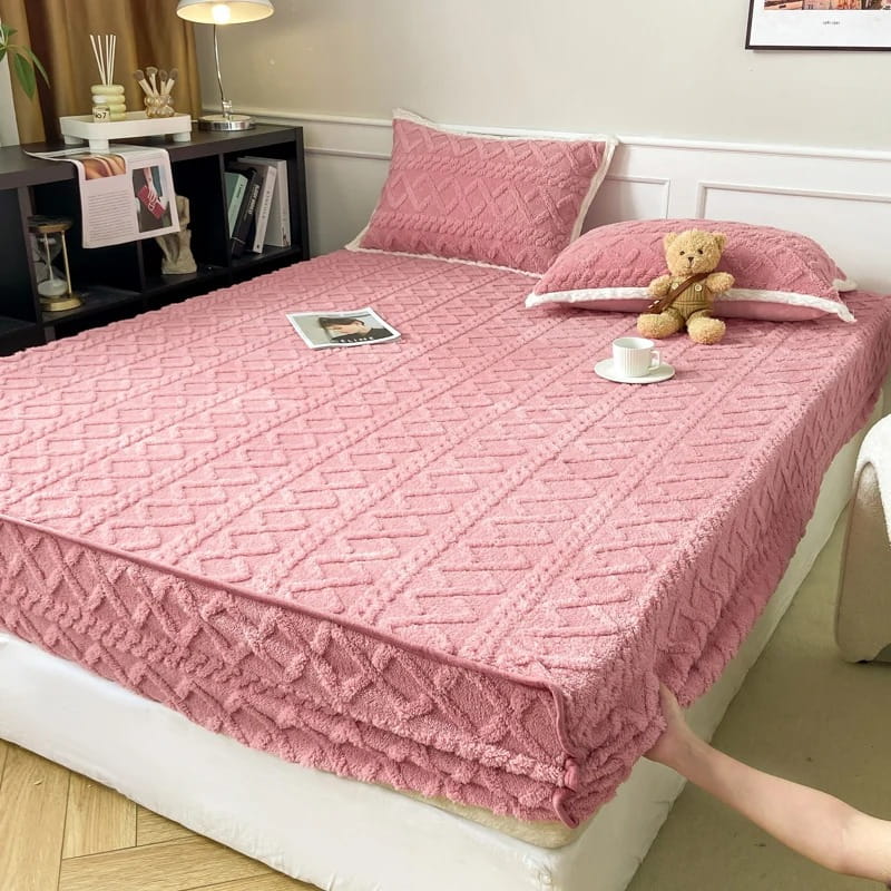 Pokrowiec na materac - jak go dobrać do twardości i grubości materaca? Wskazówki, jak wybrać odpowiedni pokrowiec na materac, który zapewni Ci komfort i higienę snu